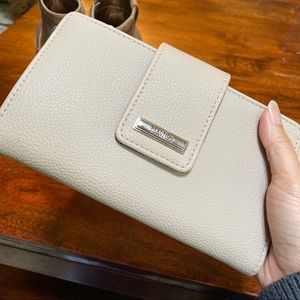 Reaction Kenneth Cole Beige Wallet (never used)